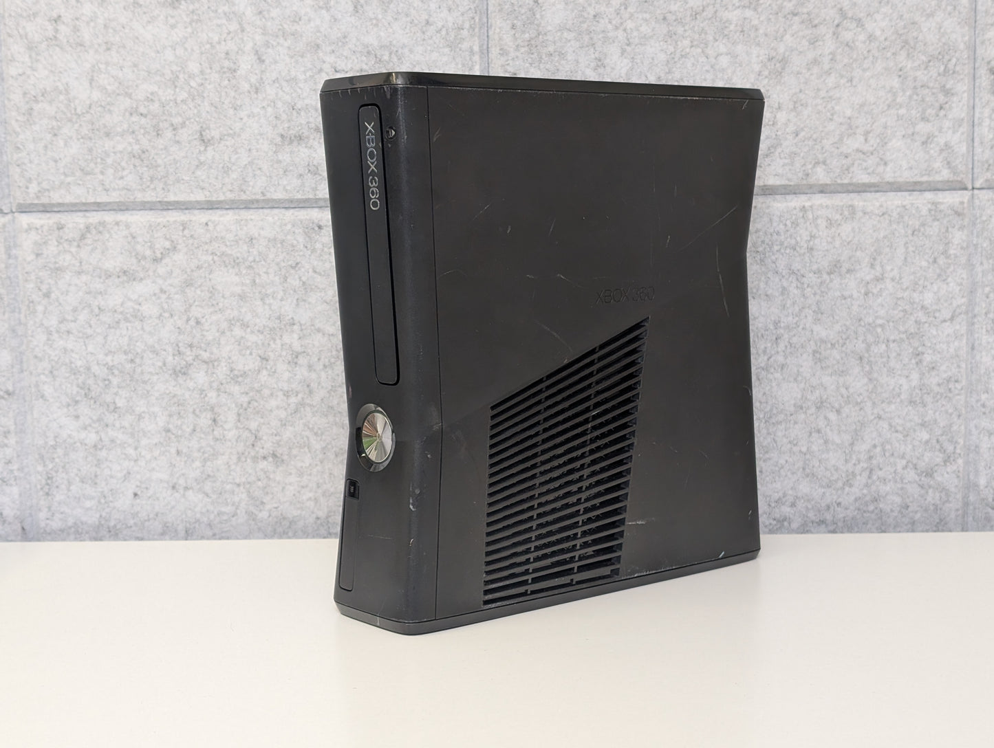 Microsoft Xbox 360 S - 4GB - Black (Console Only) - USED