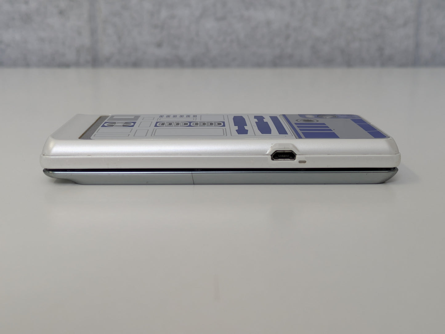 Motorola Droid 2 - 8GB - Star Wars R2-D2 30th Anniversary Limited Edition - Verizon - COMPLETE IN BOX - USED