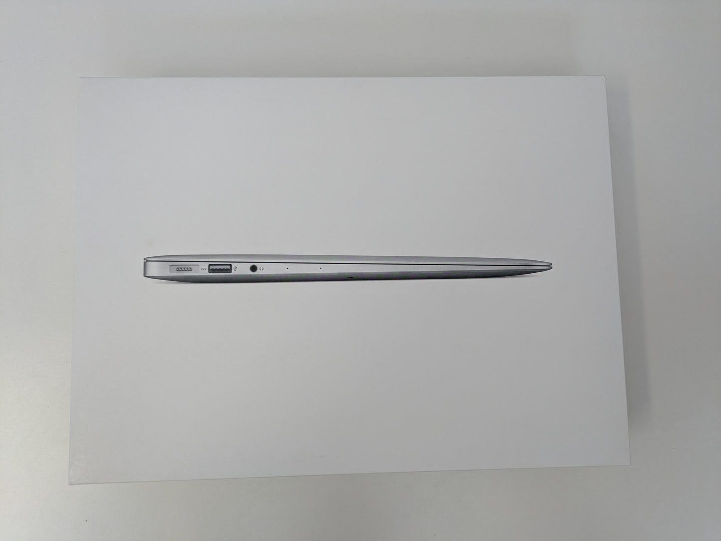 Apple MacBook Air - 13" 2017 - 2.2GHz Intel Core i7, 128GB SSD, 8GB RAM - IN BOX - USED