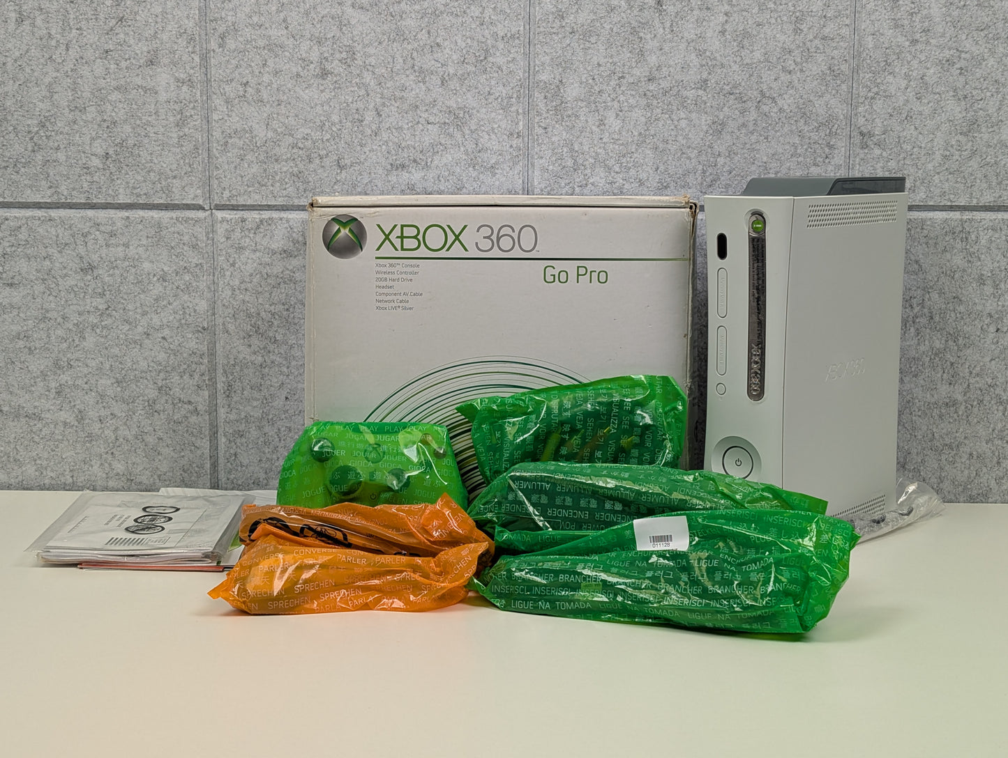 Microsoft Xbox 360 (BLADES DASH) CIB - 20GB - White - OPEN BOX
