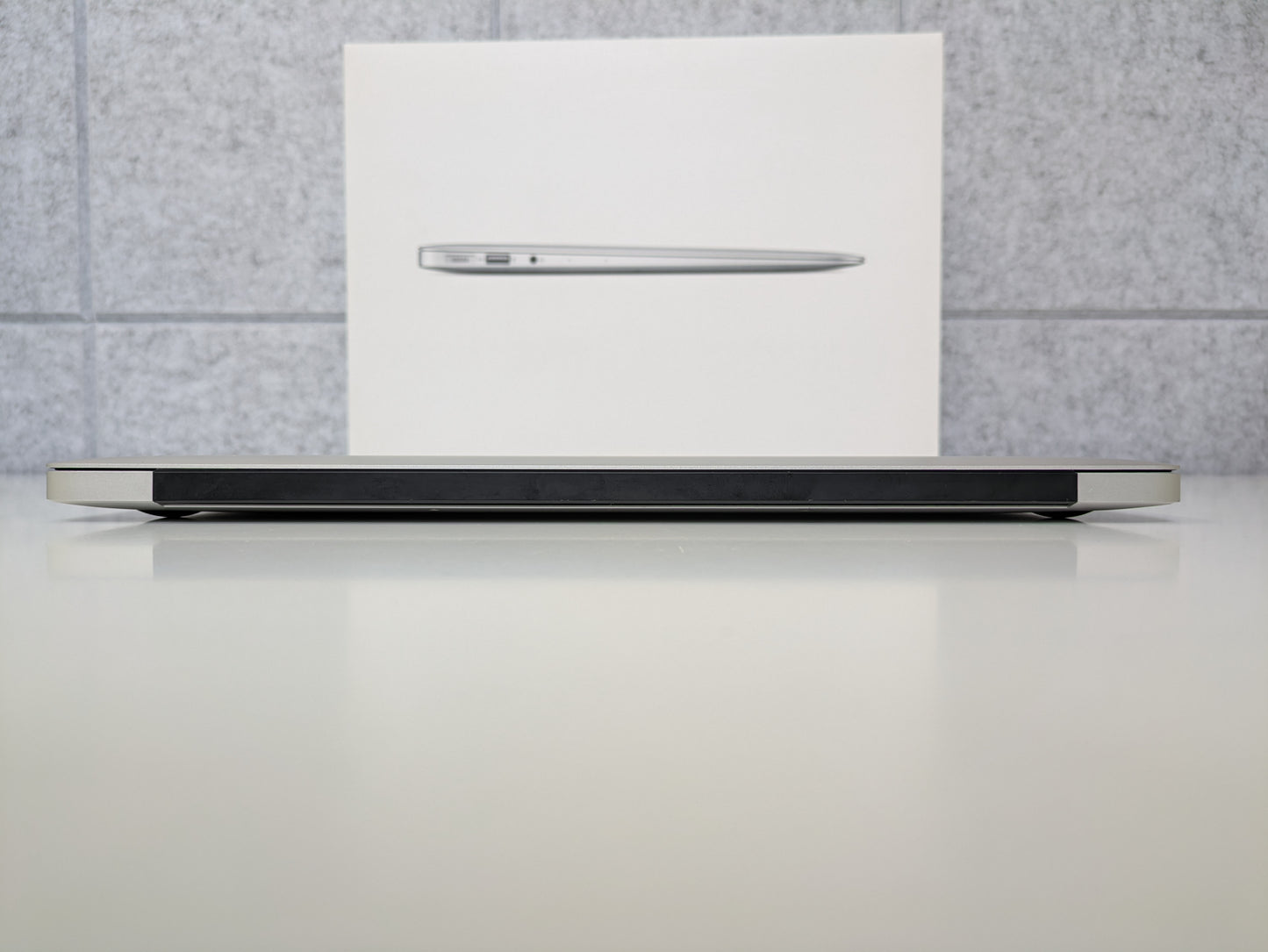 Apple MacBook Air - 13" 2017 - 2.2GHz Intel Core i7, 128GB SSD, 8GB RAM - IN BOX - USED