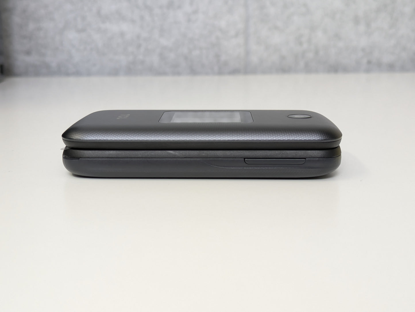 TCL Flip Pro - 4GB - Gray - Verizon - USED