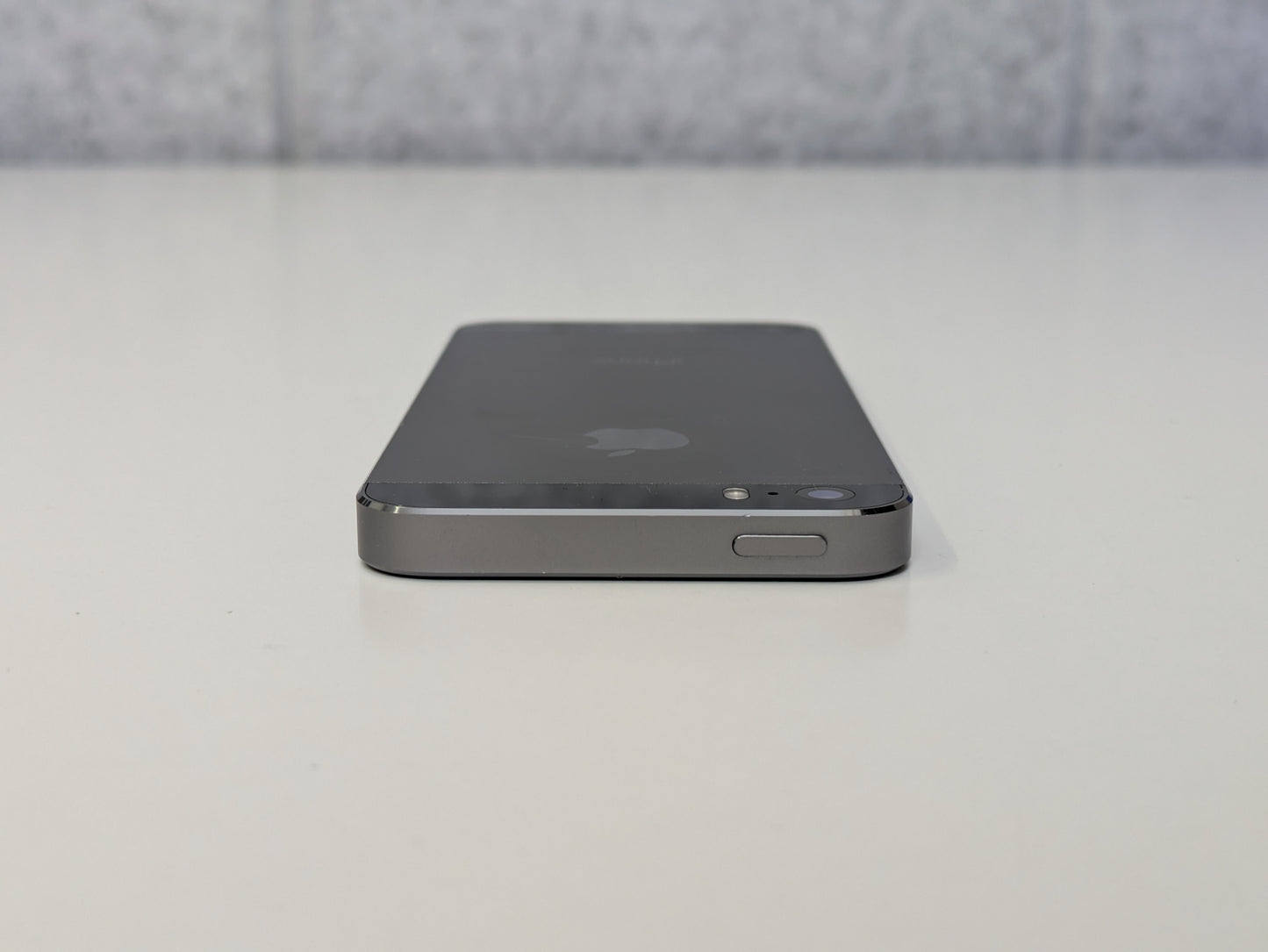 iPhone 5S A1533 (Network Locked to AT&T) - 16GB - Space Gray - USED