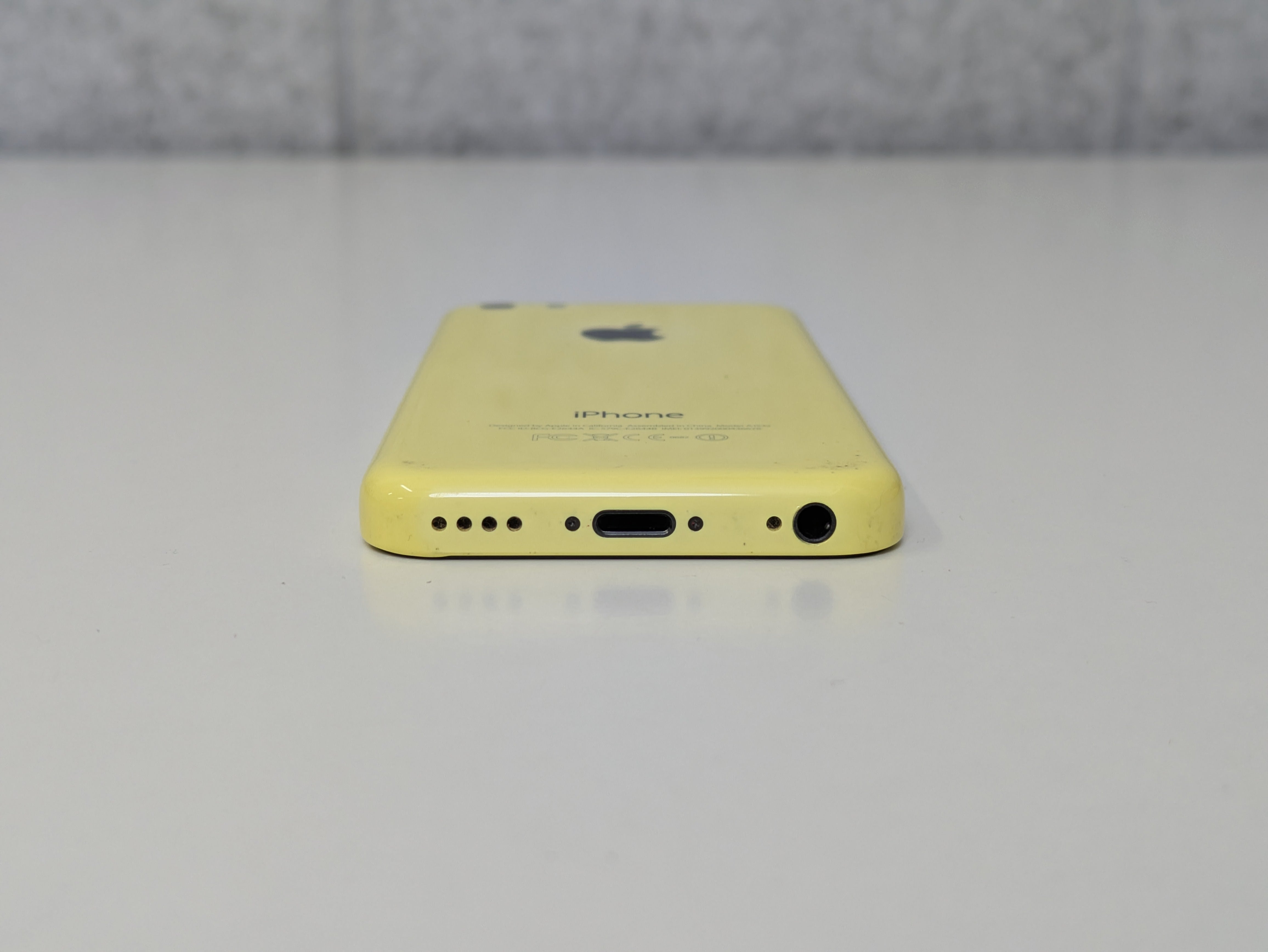 iPhone 5c IOS7.0.6 レア　完動美品　16GB イエロー Rare Apple iPhone 5c 16GB Yellow iOS 7.1.2 A1532 ME506LL/A New
