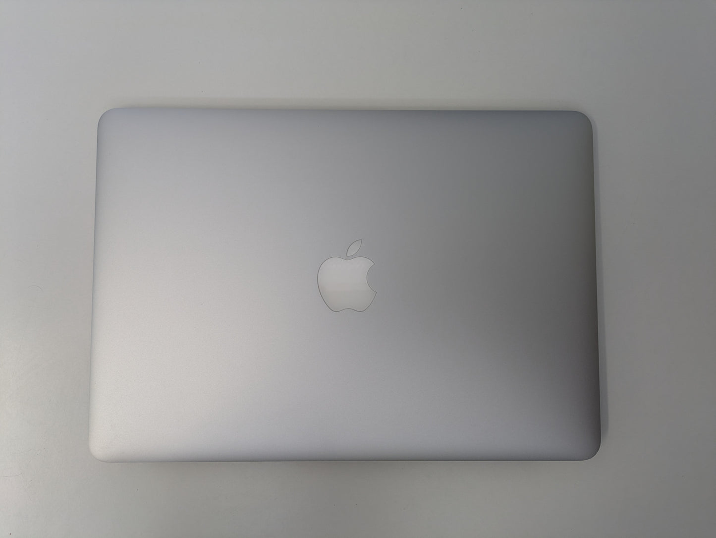 Apple MacBook Air - 13" 2017 - 2.2GHz Intel Core i7, 128GB SSD, 8GB RAM - IN BOX - USED