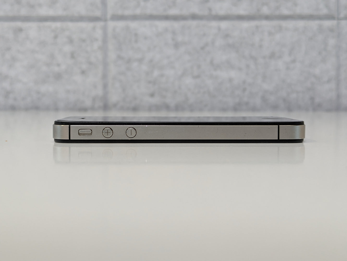 Apple iPhone 4 - 16GB - Black - CDMA - AS-IS