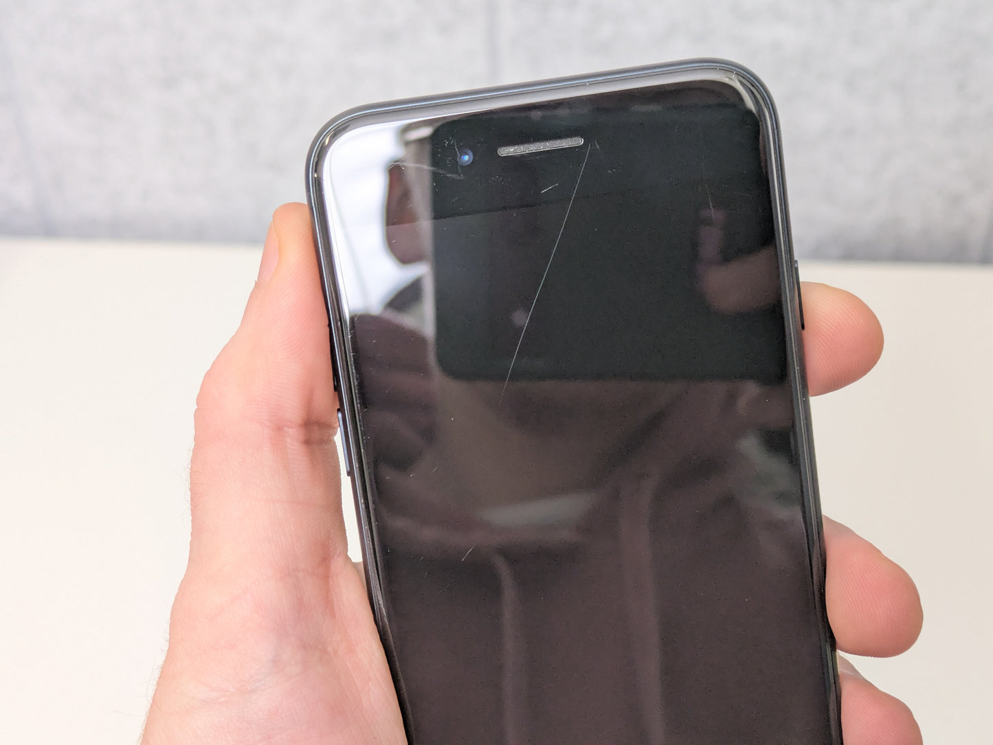 Apple iPhone SE (3rd gen.) - 64GB - Midnight - Unlocked - USED