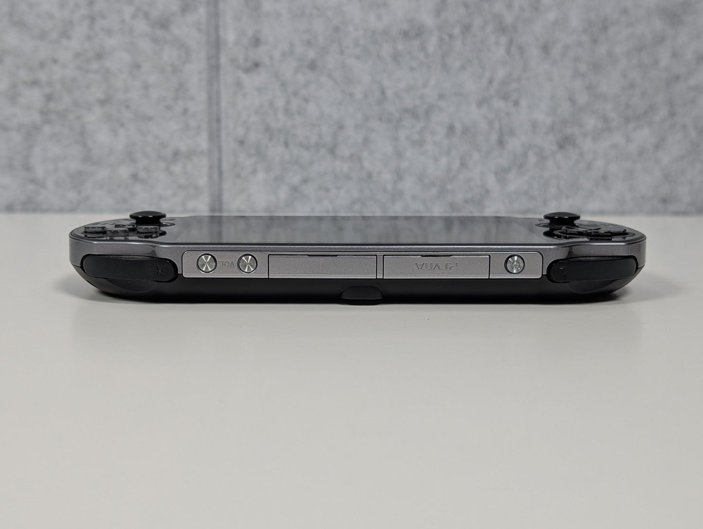 Sony PlayStation Vita 3G/WiFi - COD Black Ops Ltd. Ed. - 8GB - USED