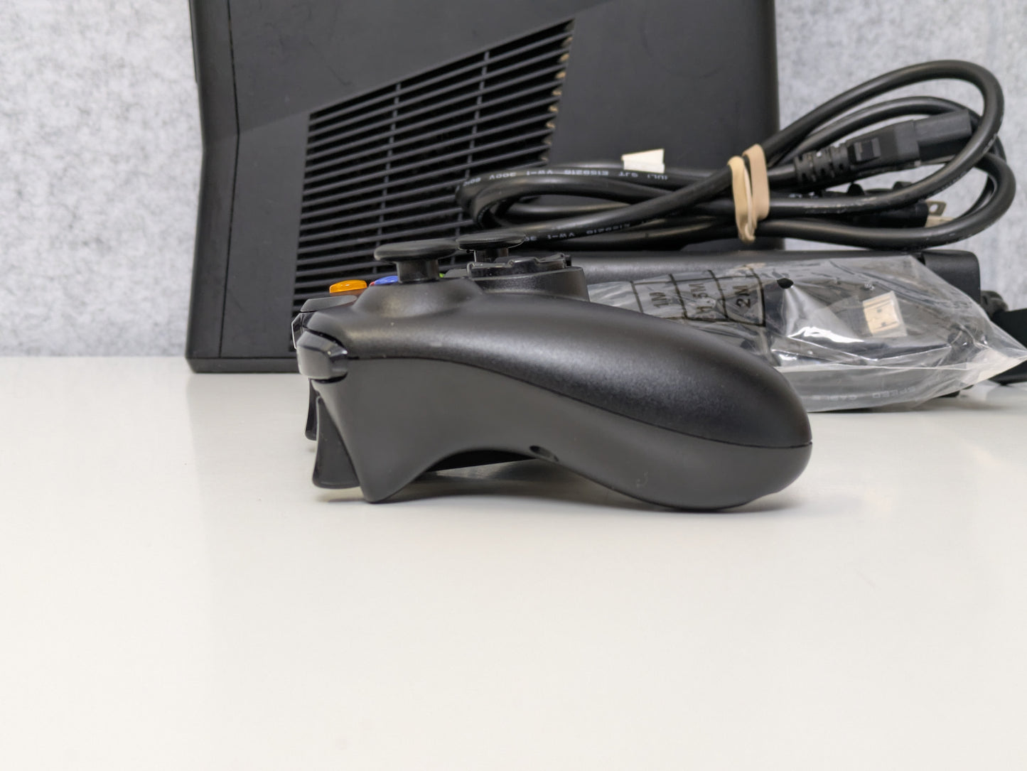 Microsoft Xbox 360 S (w/ accessories) - Black - 4GB - USED