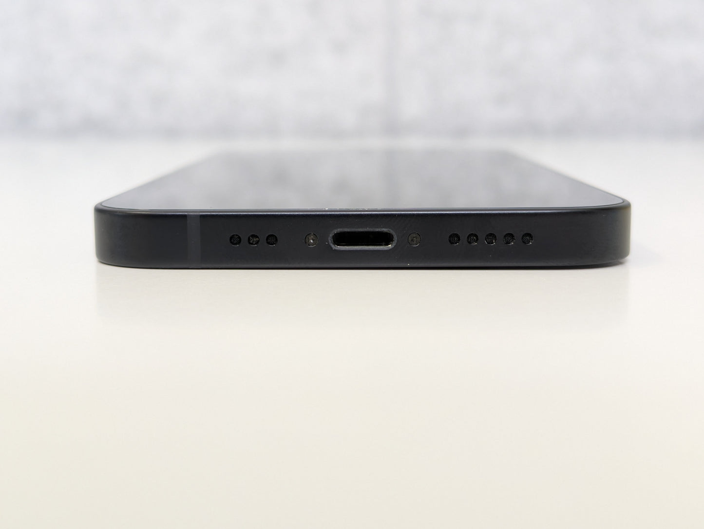 Apple iPhone 12 - 64GB - Black - UNLOCKED - USED