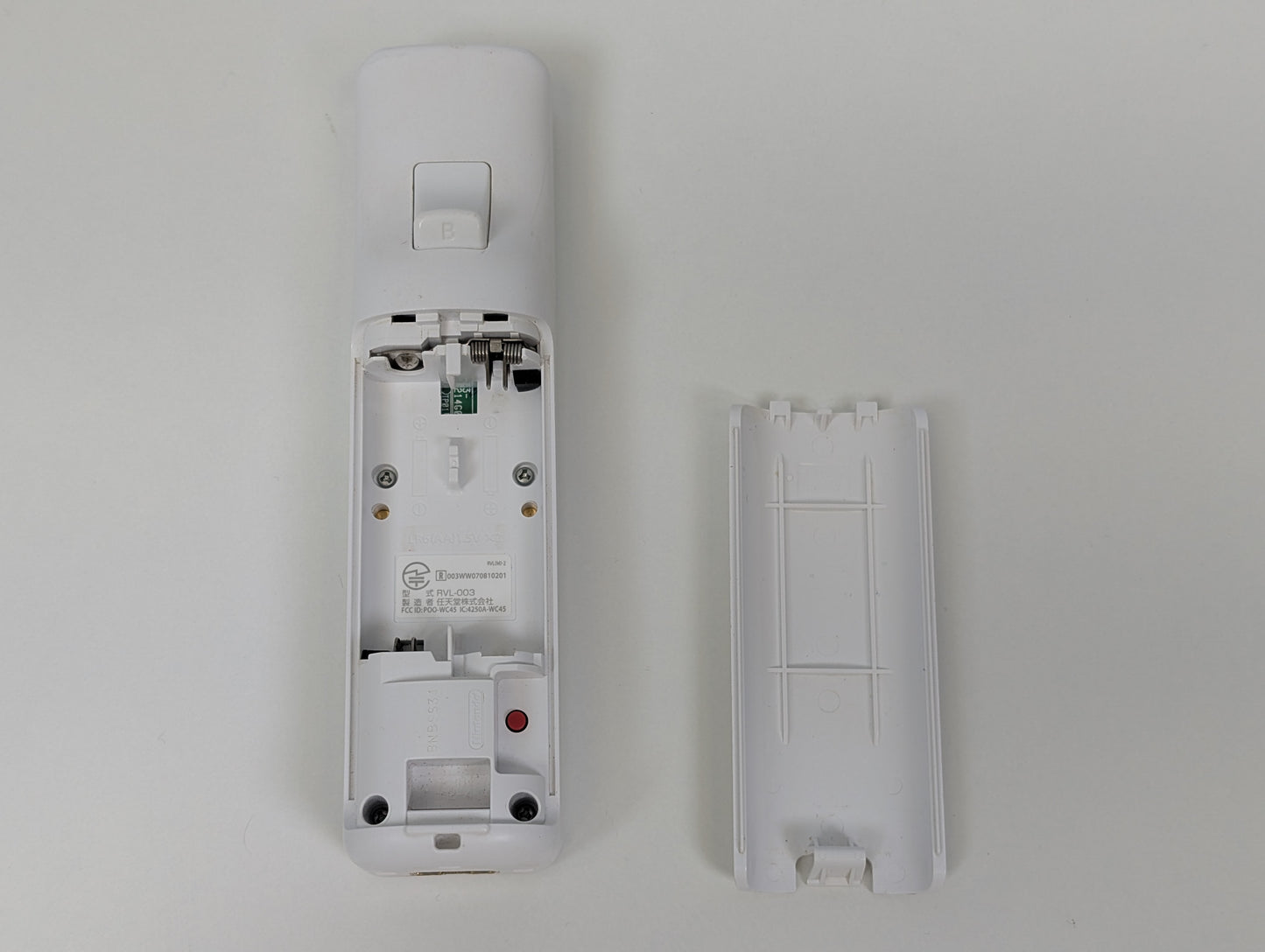 Nintendo Wii w/ accessories - White - USED