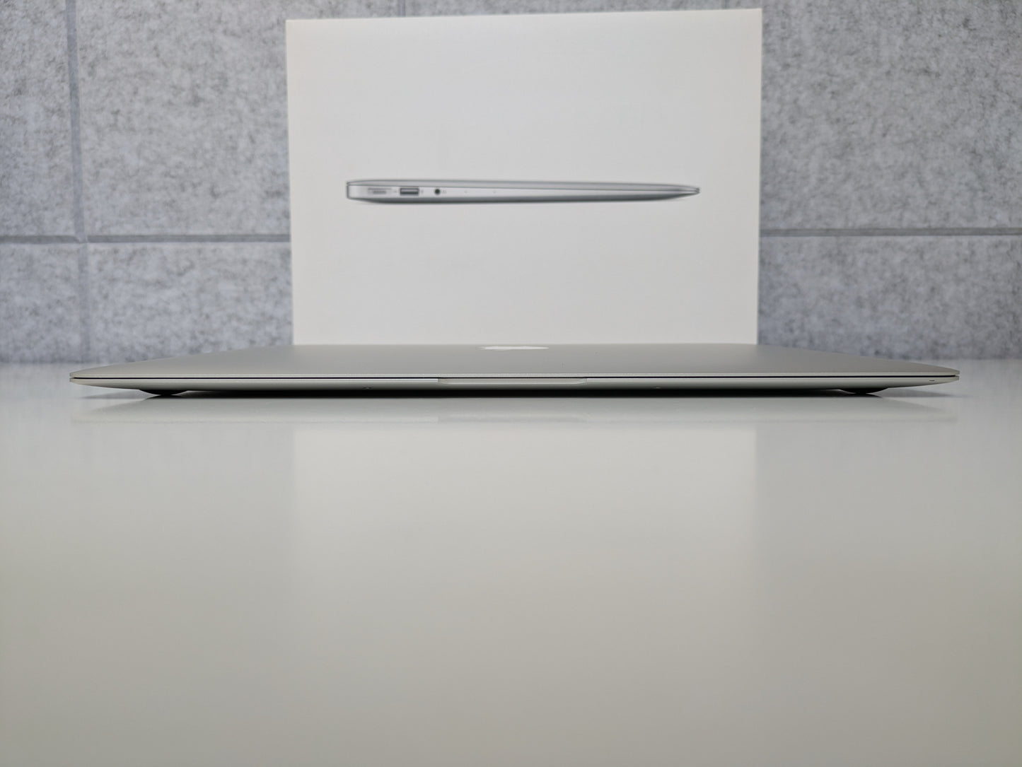 Apple MacBook Air - 13" 2017 - 2.2GHz Intel Core i7, 128GB SSD, 8GB RAM - IN BOX - USED