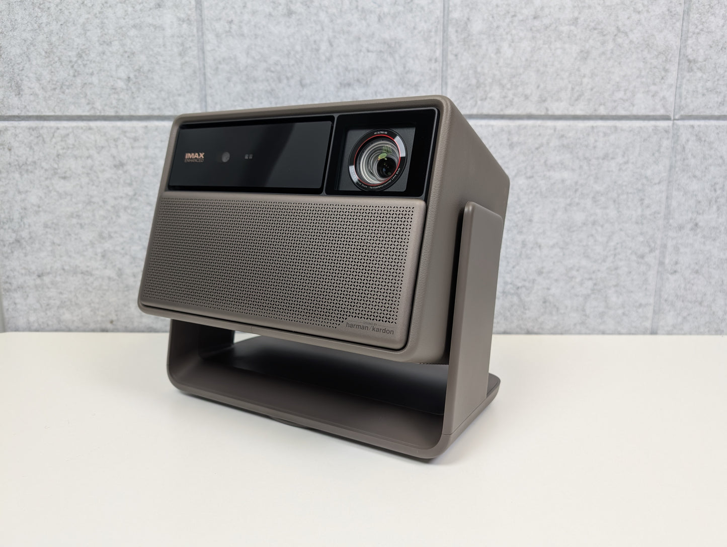 XGIMI Horizon 20 Max IMAX Home Theatre Projector with Google TV - USED