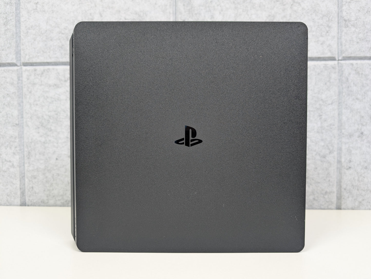 Sony PlayStation 4 Slim LOW FIRMWARE (v12.02) w/ accessories - 1TB - Black - USED