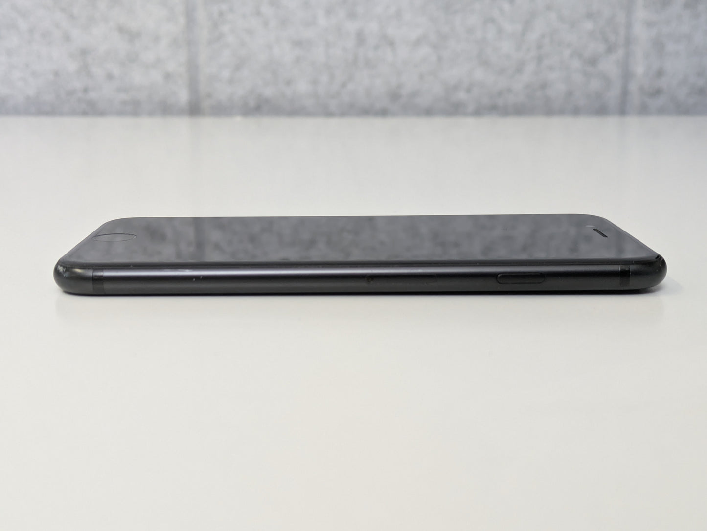 Apple iPhone 7 - 32GB - Black - Unlocked - USED