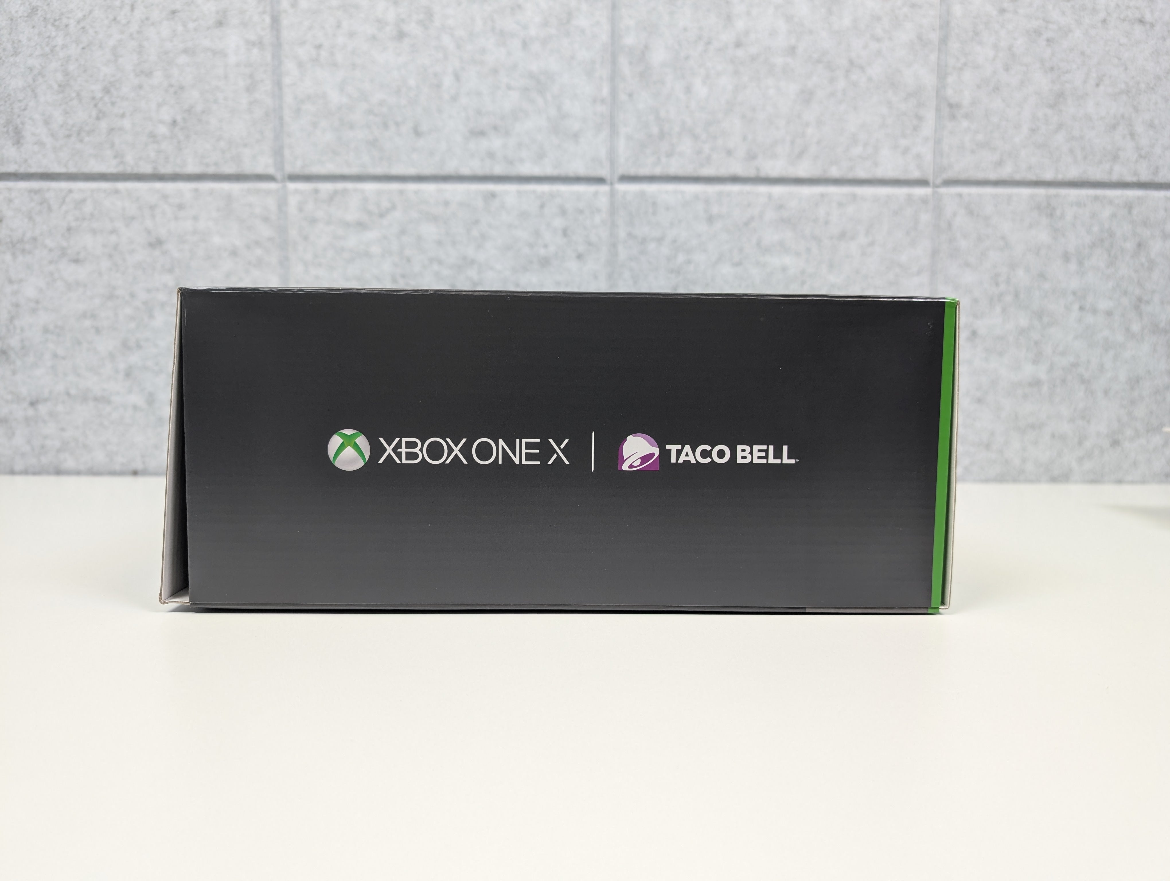 Microsoft Xbox One X - TACO BELL LTD. ED. Silver/White - 1TB