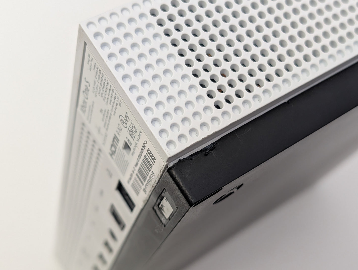 Microsoft Xbox One S (Console ONLY) - 500GB - White - AS-IS