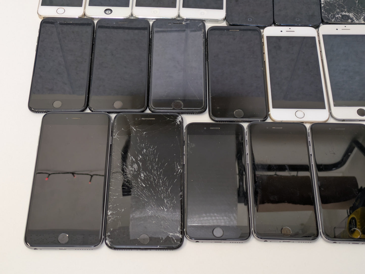 iPhone Lot of 28+ - Various Models from 3G through SE 2022 *READ DESC* AS-IS FOR PARTS/REPAIR