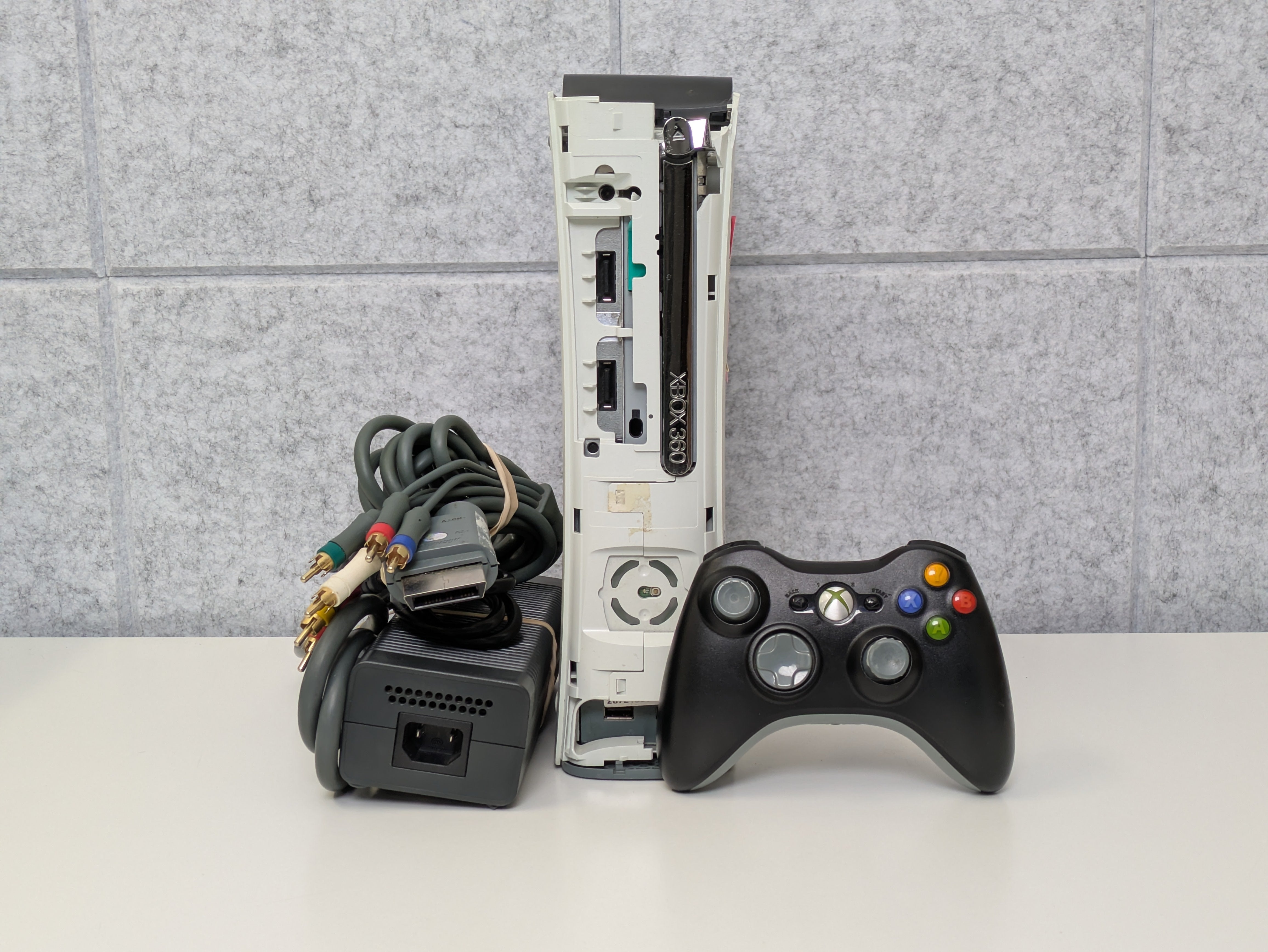 Microsoft Xbox 360 (Xenon) - 120GB - w/ accessories - AS-IS – JROB