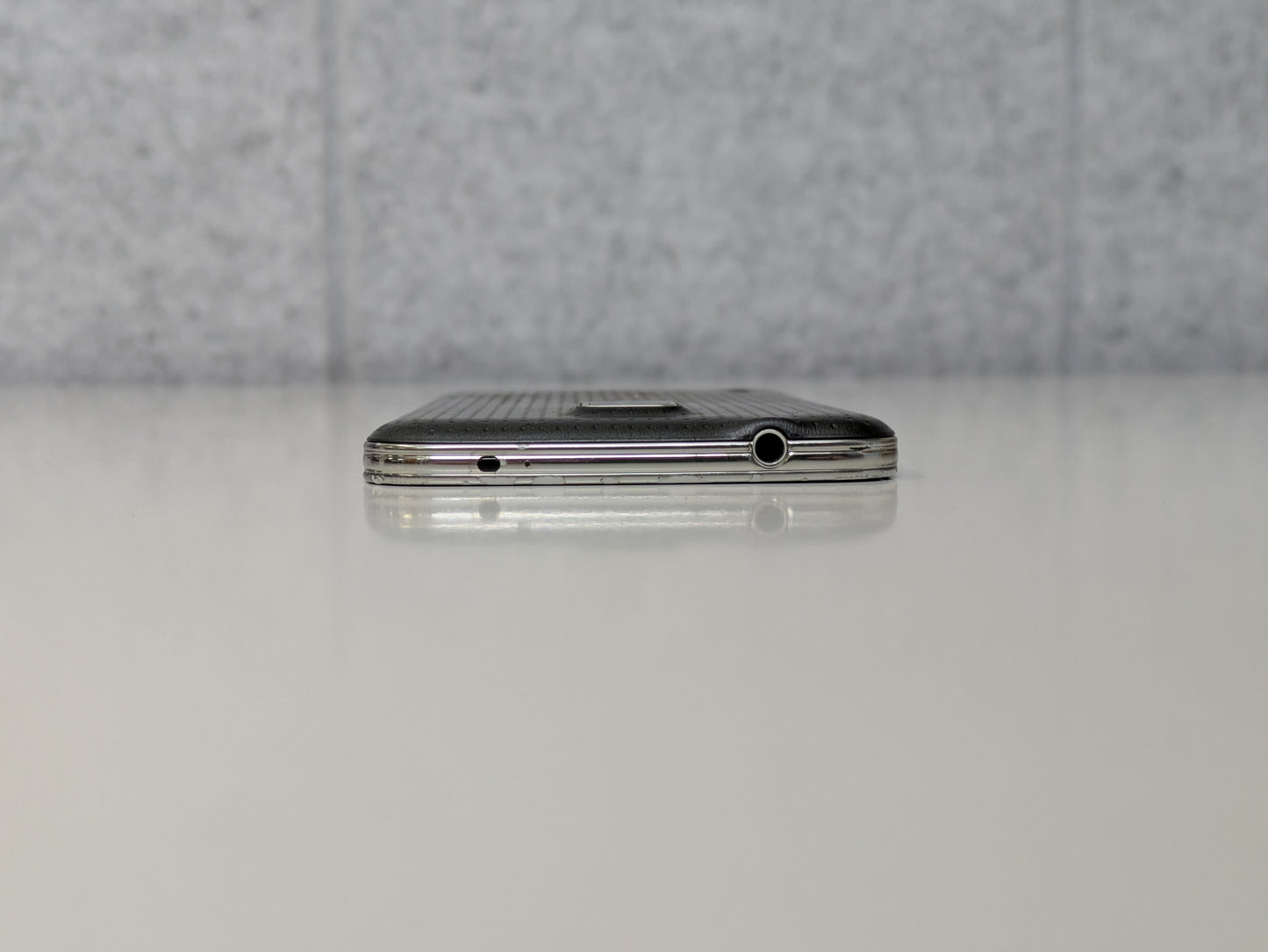 Samsung Galaxy S5 - 16GB - Charcoal Black - FreedomPop Wireless