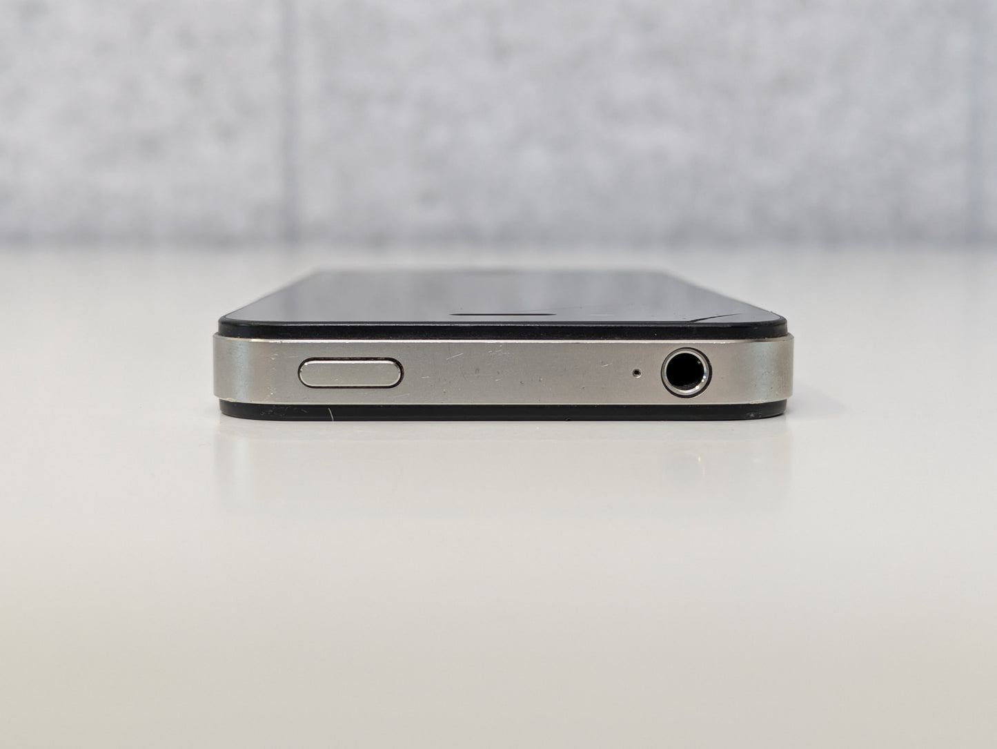 Apple iPhone 4 - 16GB - Black - CDMA - AS-IS