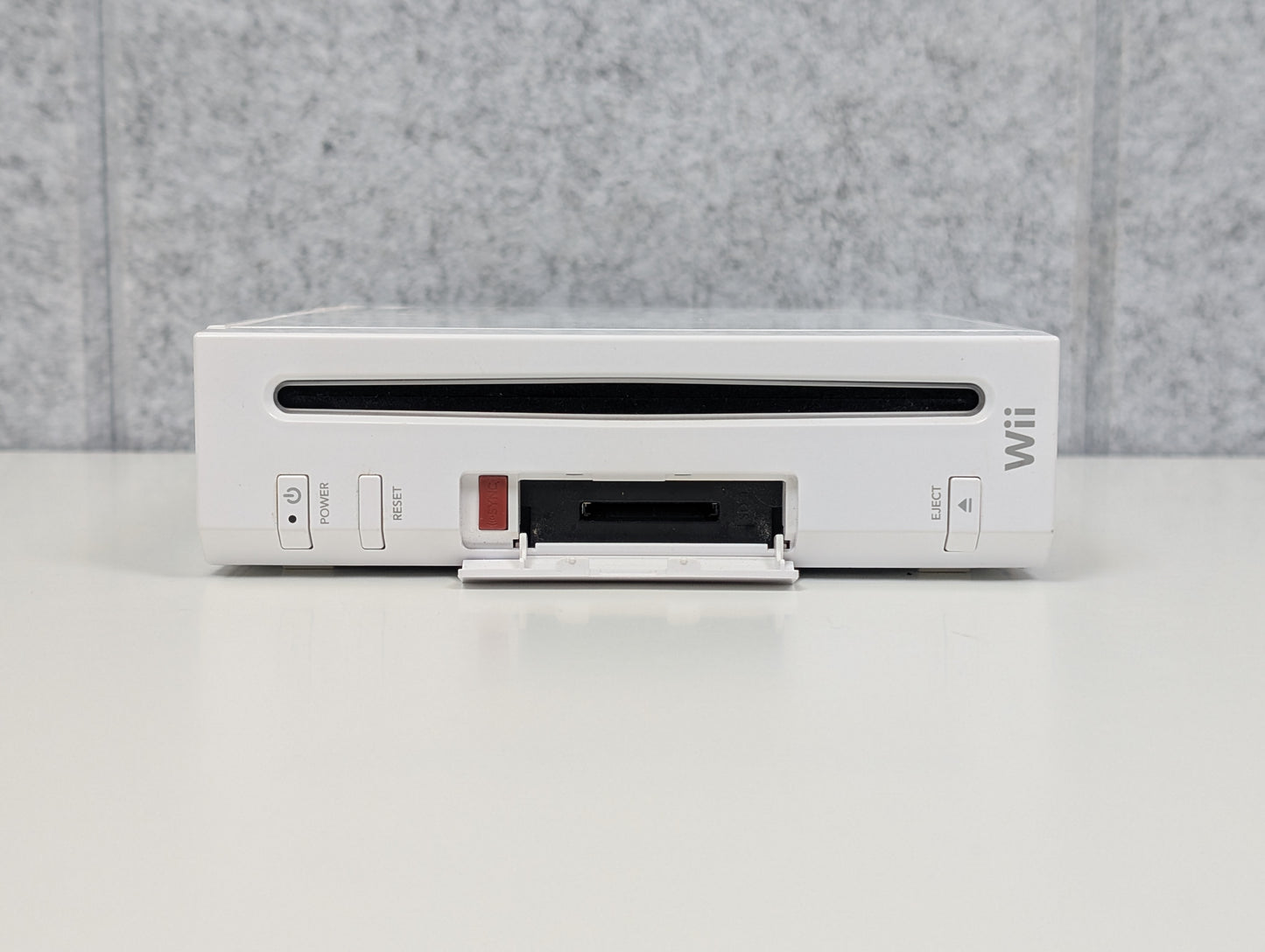 Nintendo Wii w/ accessories - White - USED