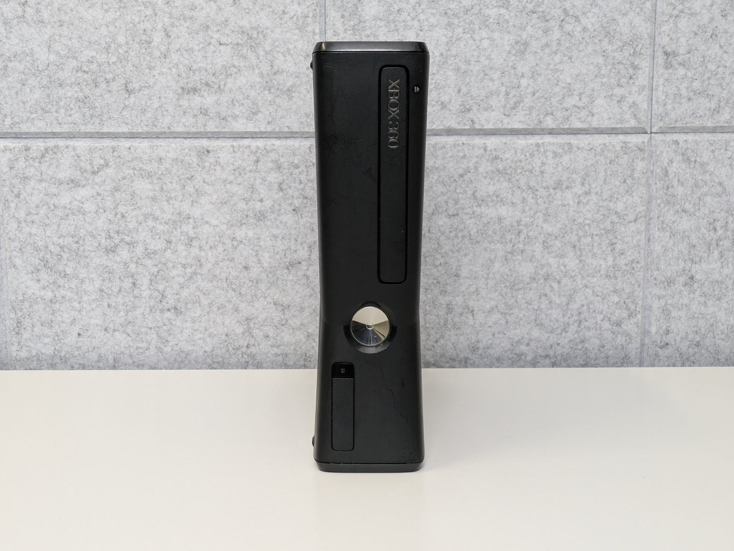 Microsoft Xbox 360 S (w/ accessories) - Black - 4GB - USED