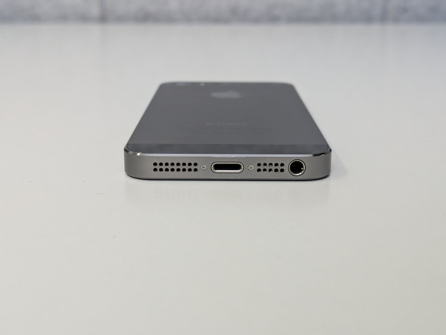 iPhone 5S A1533 (Network Locked to AT&T) - 16GB - Space Gray - USED