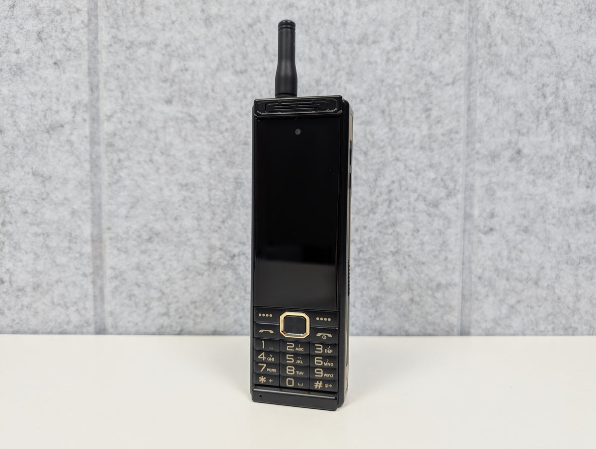 Gionee D999 Retro-Inspired Android SmartPhone (Network Unlocked) - 64GB - Black - USED