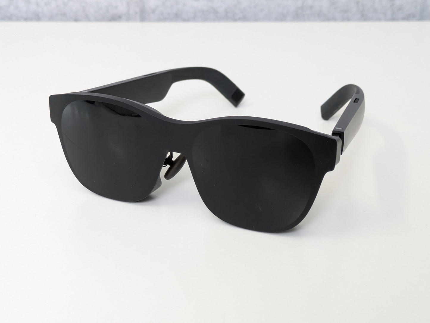 XREAL Air 2 Pro Smart Display Glasses w/ XREAL Beam Pro X4000 (White, 128GB, Unlocked) - USED