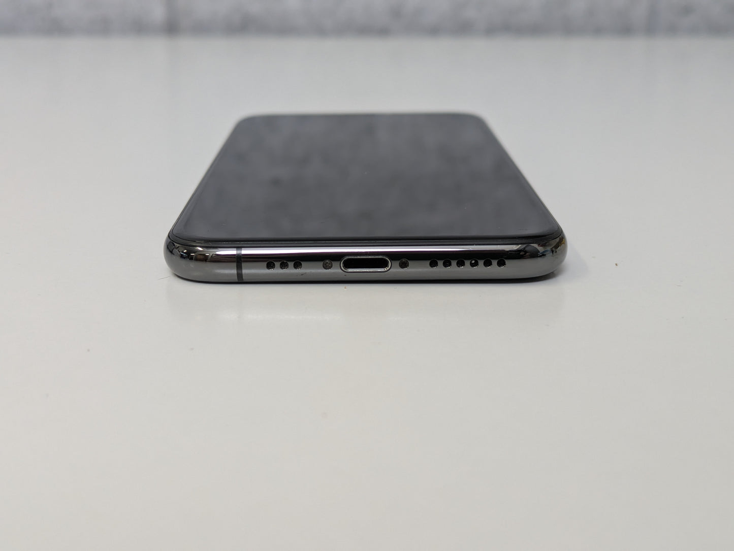 Apple iPhone XS - 64GB - Space Gray - Unlocked - USED